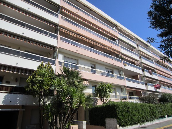 Photos de Appartement à Saint-Laurent-Du-Var (06700) 
