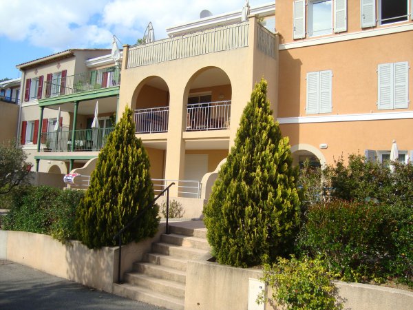 Photos de Appartement à Belgentier (83210) 