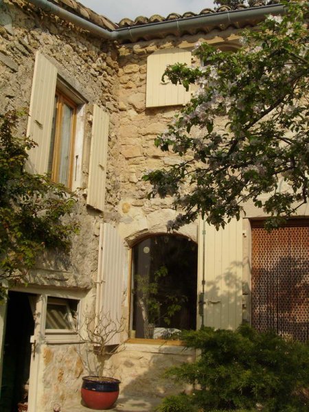  ,300m&sup2;   (environ)    R&eacute;f :
                                    5541 